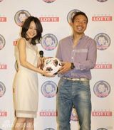 幻灯图：球星长友佑都出席代言 堀北真希惊喜助阵