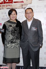 组图：冯小刚徐帆携《一九四二》香港首映