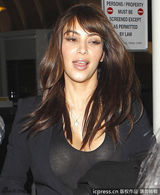 组图：金-卡戴珊亮相 透视装配新发型性感清纯