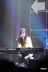 组图：曲婉婷香港音乐会 否认借版权事件炒作