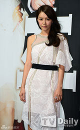 组图：韩剧《总理和我》发布 少时允儿害羞扮花