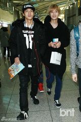 组图：TEENTOP现身机场 飞往台湾开个唱