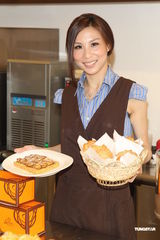 组图：林凡情人节举办音乐会 亲手制作甜点做礼物