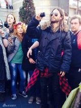 组图：莱托兑现奥斯卡演讲 赴乌克兰支持当地人