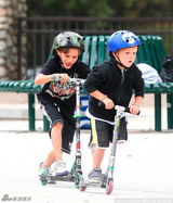 组图：贝克汉姆爱子比赛滑板 克鲁兹不忘遛爱犬