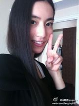 组图：疑似李亚鹏激吻女私照 容貌清纯可人