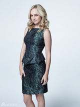 组图：《吸血鬼》曝最新定妆照 妮娜美艳动人