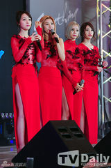 组图：韩团GirlsDay发新专辑 薄纱红裙显妖娆