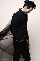 组图：张晓龙雅致大片诠释高雅品位