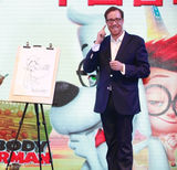 组图：《天才眼镜狗》首映 黄渤穿梭时空卖丝袜