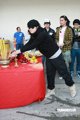 幻灯：劲歌颁奖礼拜神 四大公司歌手缺席杨千嬅失落