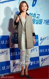 组图：李宝英郑柔美等助阵李钟硕新片VIP试映