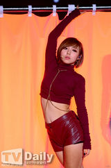 组图：missA与FT等《The Show》现场卖力演出