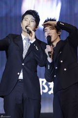 高清组图：2AM香港火热开唱 个人舞台技压全场