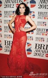 组图：Jessie J透视裙极尽诱惑 登台为火星哥颁奖