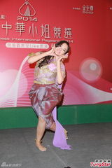 组图：准华姐陈凯琳献歌赠母亲 参赛佳丽露底裤