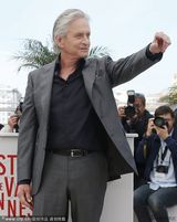 组图：《烛台背后》道格拉斯携手马特达蒙亮相