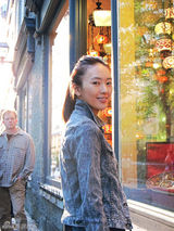 组图：童瑶蒙特利尔街拍  再度延续自然森女风