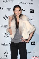 组图：昆凌支持周杰伦参加益智节目 称他很聪明