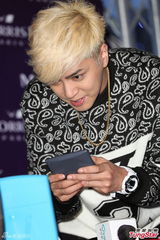 组图：罗志祥不怕狗仔拍 驳斥粉红跑车才不娘