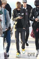 组图：TEENTOP现身机场 飞往台湾开个唱