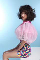 组图：女星叶倩云玩转色彩 演绎魅惑糖果风