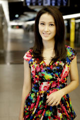 组图：袁志博新写真绽放春日气息