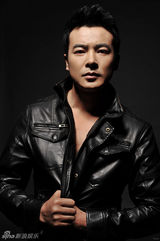 组图：于波质感大片冷峻不羁尽显酷男本色