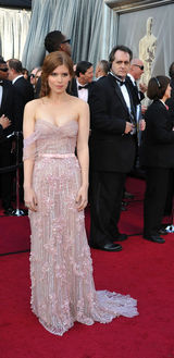 高清组图：凯特-玛拉露背回眸惊艳十分