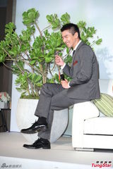 组图：赵又廷自曝与高圆圆家人感情好