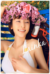 幻灯图集：张俪拍摄手机广告 衣着性感秀小蛮腰