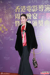 组图：章子怡火红包身裙挽手梁朝伟 宗师夺4奖