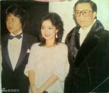 组图：邓丽君与好友珍贵合影 青霞热吻成龙搂肩
