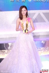 组图：亚姐决赛陈彦蓉爆冷封后 宫雪花透视抢镜