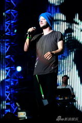 高清：热波第二天Does it offend you,yeah？演出