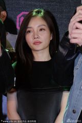 组图：李小璐与李静玩自拍 素颜显眼袋雷人