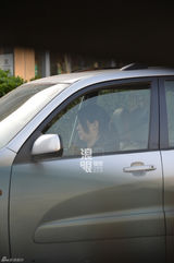 独家：孙楠潘蔚撇爱女外出吃饭 两人分开出门