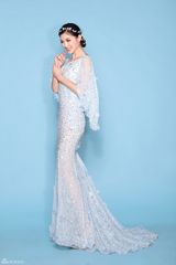 组图：演员银雪唯美造型登时尚杂志