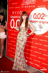 组图：孙兴前妻林美贞获封“保险套女王” 热辣代言