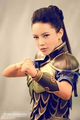 组图：潘霜霜大片性感登场展冷峻气质