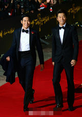 组图：郑糠云李天熙结伴现身大钟奖红毯