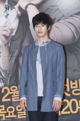 高清图：池昌旭出席新剧《小伙子的蔬菜店》发表会