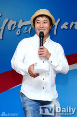 组图：韩谐星金秉万卢宇镇出席公益活动