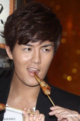 组图：《料理情人梦》热拍 吴克群凤小岳开火烤肉