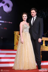 组图：《歌剧魅影》旋风再起 美女配大叔