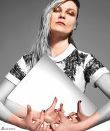 组图：克尔斯滕-邓斯特登杂志 出位发色玩冷艳