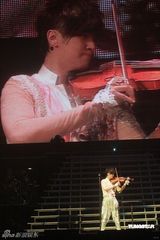 幻灯图：罗志祥香港演唱会落幕 跳《舞娘》掀高潮