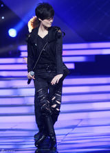 高清组图：新浪网络盛典李宇春现场劲歌热舞