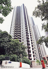 组图：郭晶晶挺大肚携夫游泰国 曝预产期9月底