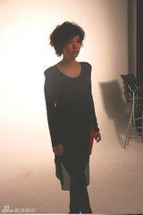 组图：天娱艺人拍贺岁写真 张杰分享“脱光”秘诀